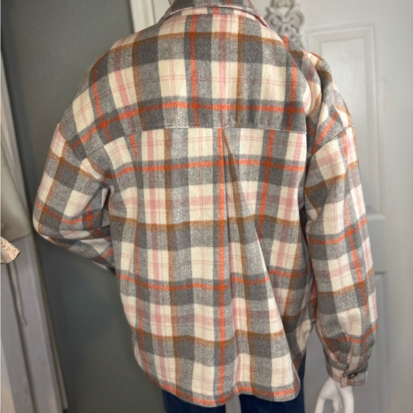 Altar'd State Size Small Cream Plaid Shacket. - Picture 7 of 12